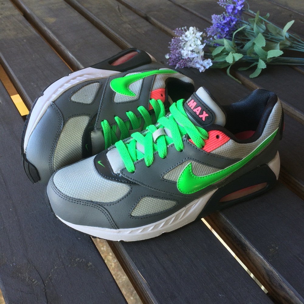 Brand new Nike Air Max | VO (GS)